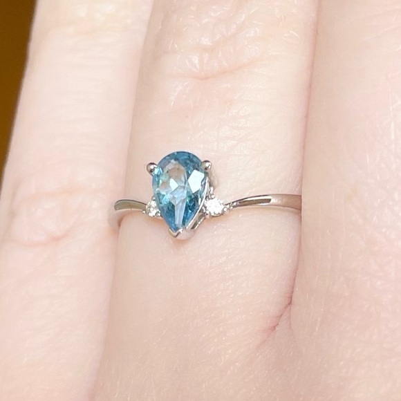 dainty deep blue aquamarine teardrop diamond 18k solid white gold solita…